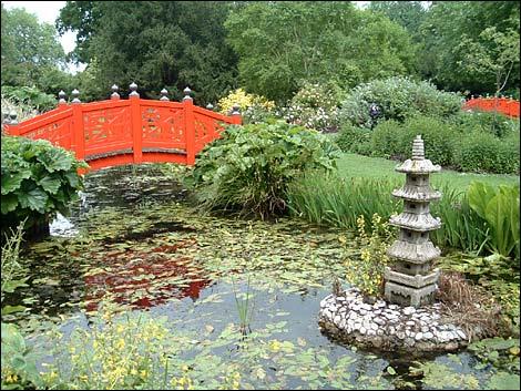 Su bahçesi başlıca sudan meydana gelmiş bir bahçe formudur. Japonyada pek çok örneklerine rastlanır. Su tesislerini çepeçevre dolaşan bir yapıları vardır.
