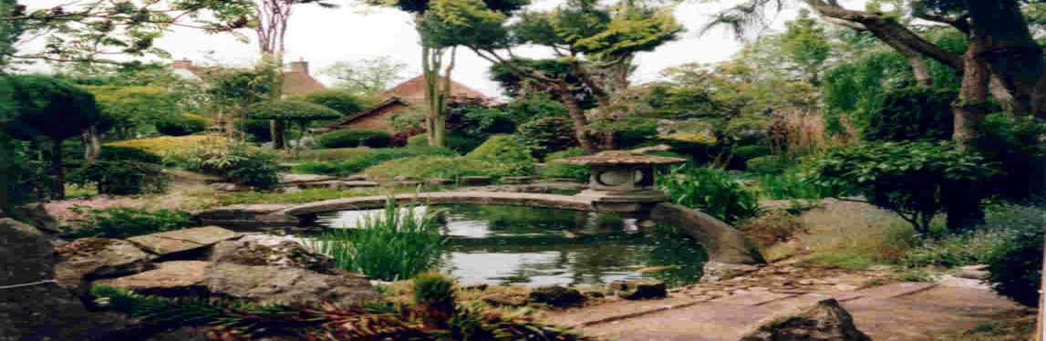 . Japon bahçelerinde su kullanım bakımından farklılık gösterir.bazen çağlıyanlar şeklinde kullanılır.hemen hemen her geniş bahçede çağlıyanlar bahçenin en hakim elemanıdır.