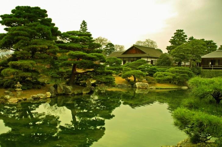 Japon bahçeleri ya dini yapıların ya da sarayların bahçeleriydi.