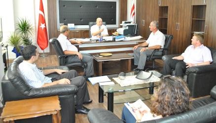 3. sayfa3 Sanayi Odası, Bayındırlık ve Ulaştırma Bakanı Kaşif i ziyaret etti Ali Çıralı başkanlığındaki Kıbrıs Türk Sanayi Odası heyeti, 24 Eylül de yeni görevinde başarılar dilmek amacıyla