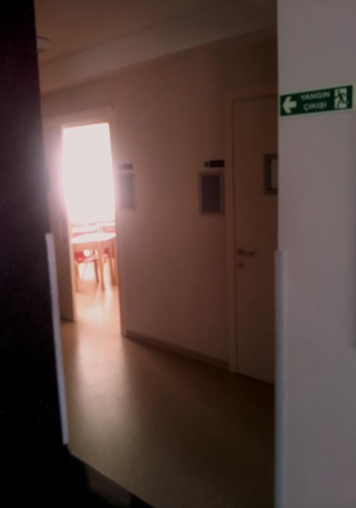 4. ETAP (1) Acil çıkış kapıları en yakın odadan-en