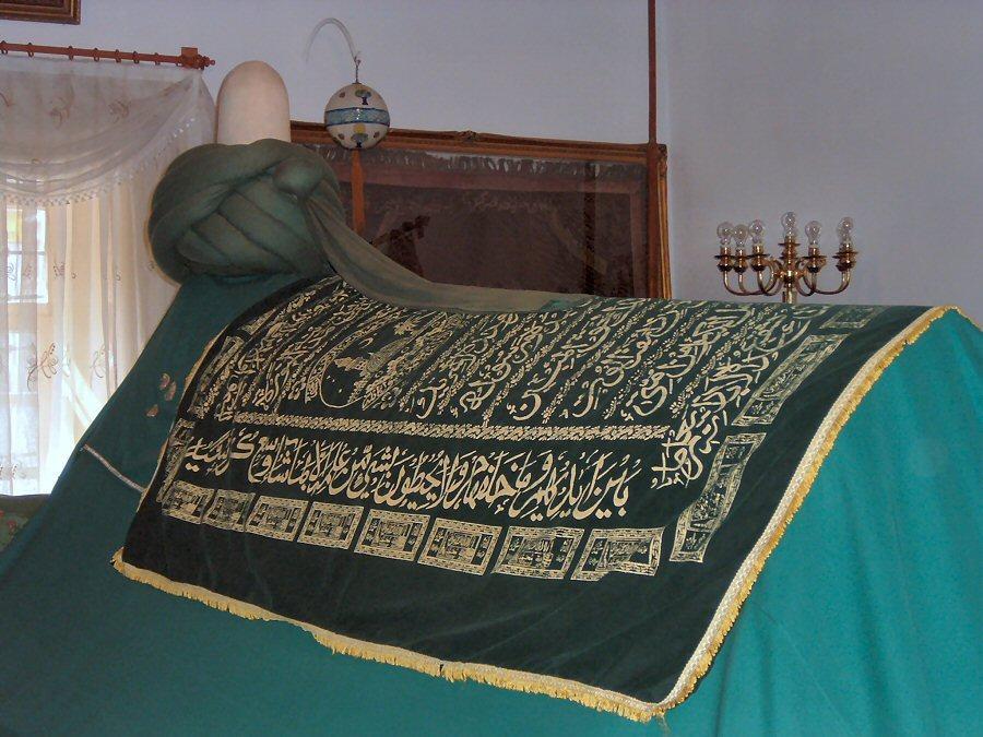 Şems'i Tebrîzî Hazretleri: Bu zatın adı, Şemseddin Muhammed olup doğumu 1186'dır.