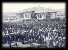 TBMM nin üyeleri, yani milletvekilleri başlıca iki yolla meclise gelmişlerdi. Bunlardan birincisi Mustafa Kemal tarafından 19 Mart 1920 tarihinde yayınlanan seçim beyannamesi ile seçilerek gelenlerdi.