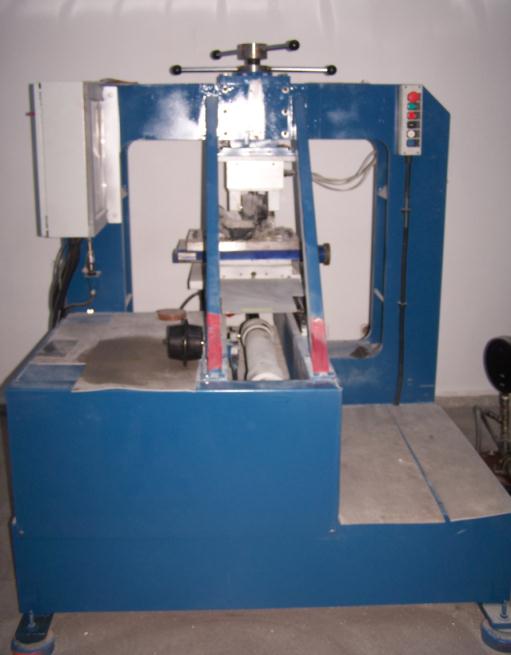 40 R.ÇOMAKLI, C.BALCI Şekil 3: LCM kaya kesme deneylerinde kullanılan 432 mm CCS tip disk keski (432 mm CCS type disc cutter used for LCM rock cutting tests).