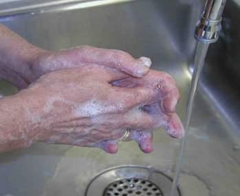 Doğru el yıkama tekniği Önce su ile eller ıslatılır Ellere 3-5 ml sabun alınır En az 15 sn süre ile eller ovalanır