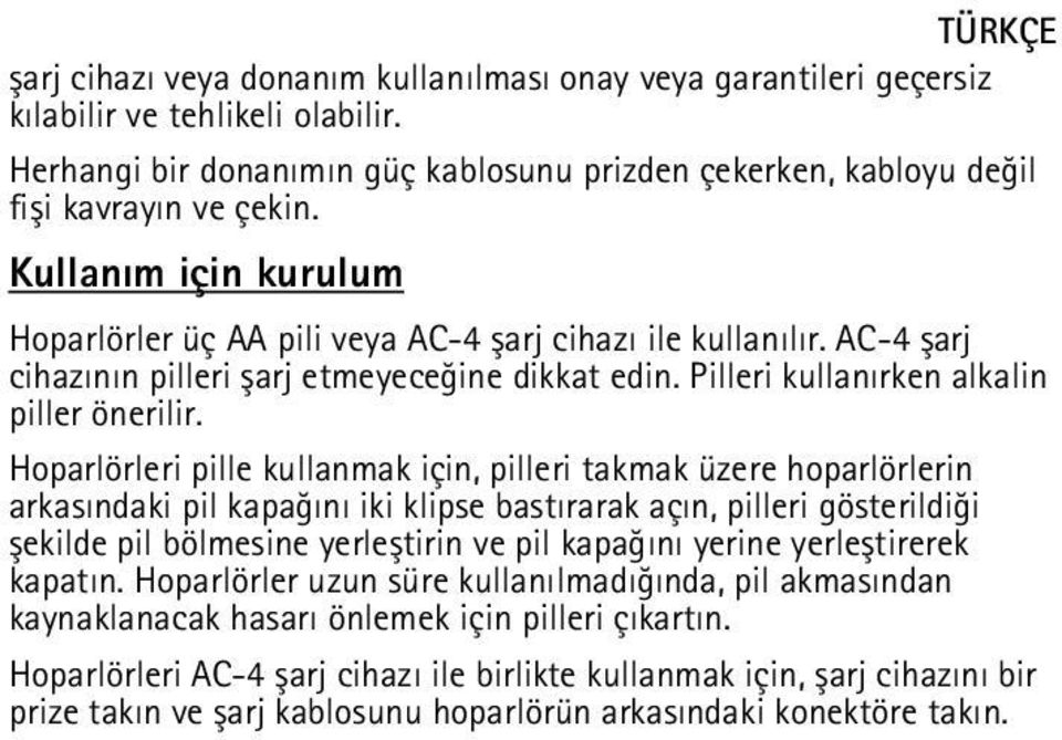 Hoparlörleri pille kullanmak için, pilleri takmak üzere hoparlörlerin arkasýndaki pil kapaðýný iki klipse bastýrarak açýn, pilleri gösterildiði þekilde pil bölmesine yerleþtirin ve pil kapaðýný