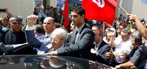 TUNUS TA CUMHURBAŞKANLIĞI SEÇİMLERİ Tunus ta Ekim 2014 Parlamento seçimlerine dair tartışmalar hız kesmeden devam ederken ülke siyasi tarihi açısından önem taşıyan bir diğer seçim bu Pazar günü