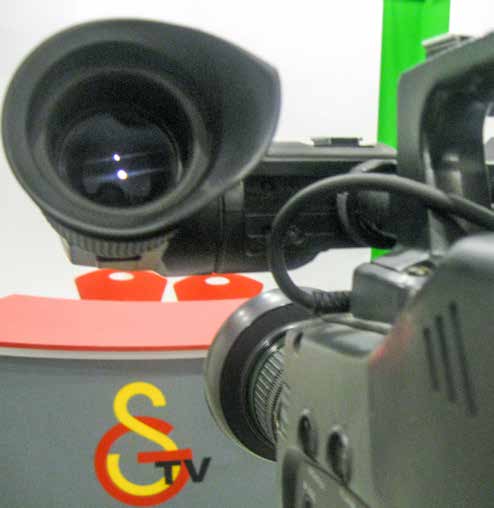 Üç kameralı televizyon stüdyosu Uygulamalı dersler kapsamında, televizyon stüdyosunda üç kameralı reji uygulamaları yapılabilmektedir.