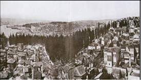 19.yüzyıl ikinci yarısında, mezarlığın Galata Kulesinden çekilmiş olan bir fotoğrafı Evliya Çelebi tarafından verilmiş olan bu bilgi, Tersane nin kuruluş yeri açısından, pek çok akademisyen ve de