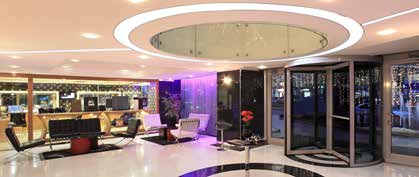 www.cityhotelankara.com Business & Accommodation Başkentde merkezi bir konumda olan City Hotel, Cumhurbaşkanlığı Köşküne, iş ve alışveriş merkezlerine, büyükelçiliklere yürüme mesafesindedir.