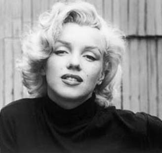 -Marilyn Monroe: O, ölümünden 47 yıl sonra, 1999'da People okurları tarafından ''Yüzyılın En Çekici Kadını'' seçildi. Bu bile beyazperdenin tanınmış güzelini anlatmaya yetiyor.