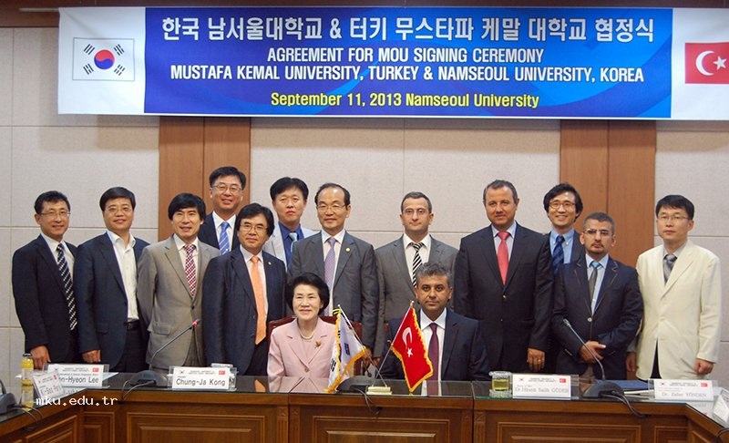 Korea Üniversit esi nde; Ziyaretlerin üçüncü durağı olan Korea Üniversitesi nde heyetimiz üniversite Rektör Yardımcısı Prof.Dr.