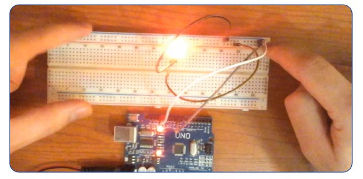 Kullanılan Devre Elemanları 4- LED Devre Elemanlarının BreardBoard Üzerine Yerleştirilmesi 1-BreadBoard üzerinde herhangi bir yere LED takılır. 2-Arduino üzerinden 9.