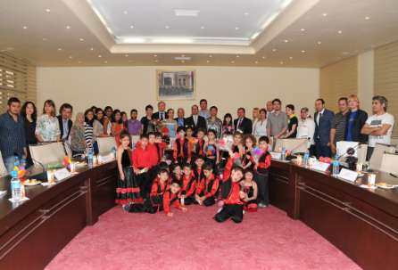 17. Uluslararası Akdeniz Gençlik Festivali Yurtdışından 19 uluslararası katılımcı grup, Türk üniversitelerinden toplam 27 yurtiçi grup ve Türk okullarından çocuk korolarının davet edildiği Akdeniz