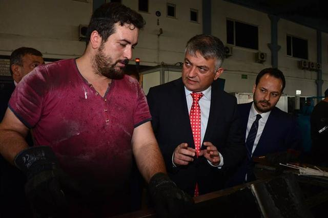 Vali Ersin Yazıcı, Balıkesir Organize Sanayi Bölgesi'nde (OSB) incelemelerde bulundu.