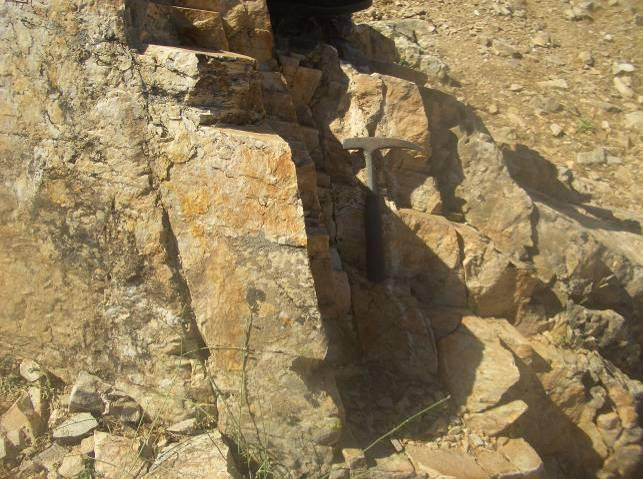 5.1.1. Meydan Formasyonu (Meydan Formation) Hizan grubu üzerinde uyumsuz olarak yer alan, kırıntılı ve karbonatlardan oluşan Mutki Grubunu en yaşlı birimidir.