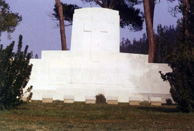 Ağıl Mezarlığı (The Farm) Mezarlığa giden yol, Conkbayırı Mehmetçik Anıtı ve Conkbayırı ndaki Yeni Zelanda Memorial arasındaki yangın şeridinden başlamaktadır.