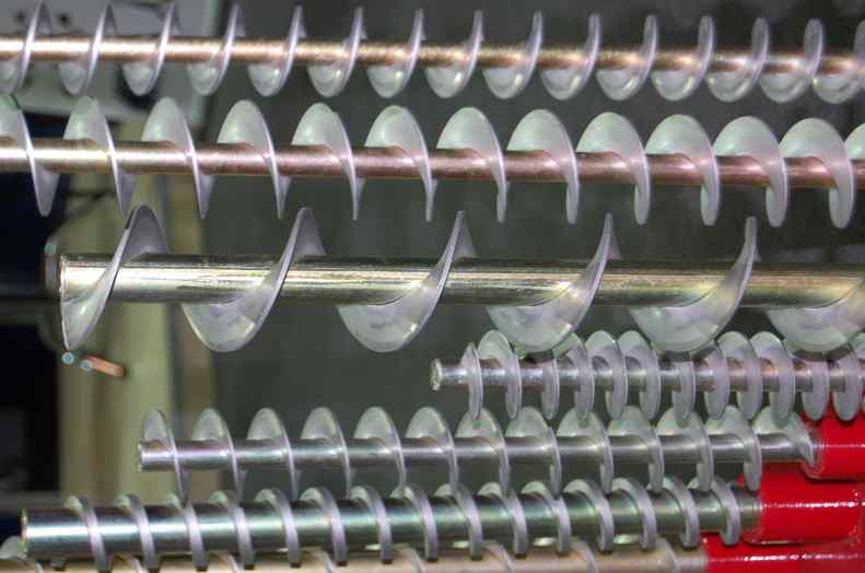 SCREW Firmamýz mühendisliðinde imalatýný CEMA standartlarýnda yaptýðýmýz helezon konveyörler, feeder(besleyiciler) her türlü proseste çalýþacak yaprak ve gövde seçeneklerine sahiptir.