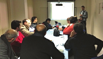 Temsilciliklerde SMM Üye Toplantıları Yapıldı Yeni yılda yürürlüğe giren 2014 yılı En Az Ücret Tanımlarına yönelik olarak SMM üyelerin bilgilendirilmesi amacıyla 12 Aralık 2013 tarihinde Alaşehir,