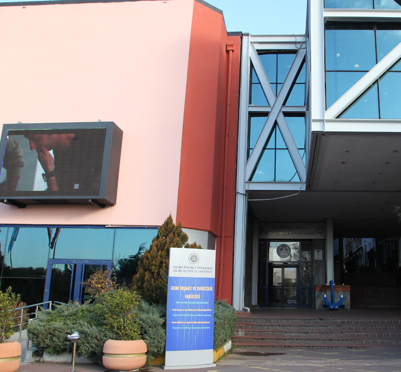 İletişim Bilgileri Yıldız Teknik Üniversitesi Gemi İnşaatı ve Denizcilik Fakültesi Merkez Kampüs Barbaros Bulvarı T Blok 2.