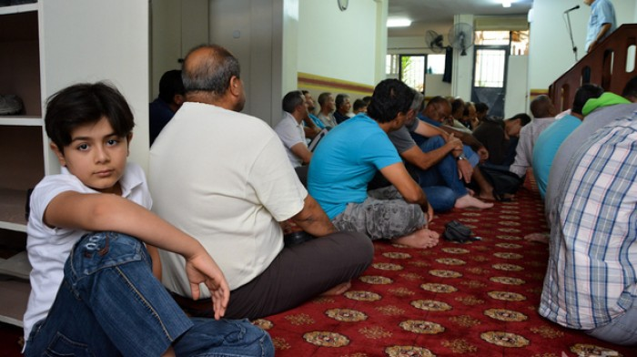 Atina 200 yıl sonra camiye kavuşuyor ancak Müslümanlar endişeli Yunanistan'ın başkentinde yaşayan Müslümanlar 200 yıl sonra ilk kez açılacak resmi bir caminin kendi mescidlerini kapattıracağı