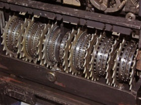 Colossus Bilgisayar Colossus makineleri tarafından 2. Dünya savaşı sırasında Alman mesajlarını okumak üzere İngiliz kod kırıcılarının kullandıkları elektronik hesaplama aygıtlarıydı.