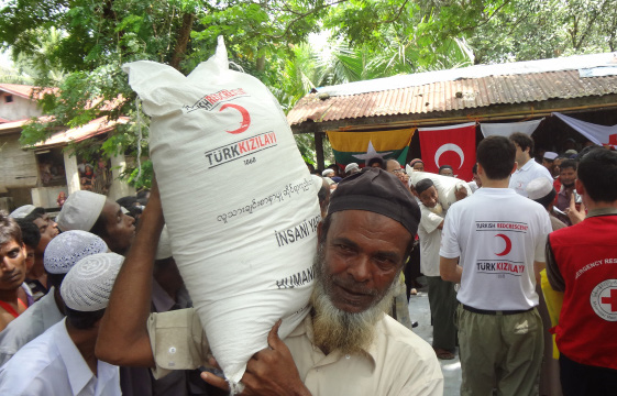18 Ağustos 2012 tarihinde AK Parti Genel Başkan Yardımcısı Bülent Gedikli ve beraberindeki heyetin katıldığı faaliyet kapsamında Cox s Bazar Ukhiya bölgesinde 100 adet gıda kolisi dağıtıldı.