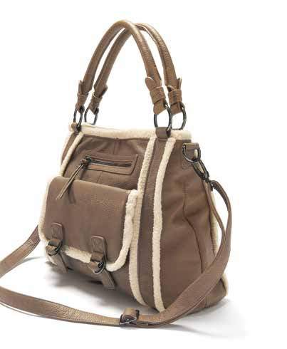 Çapraz Askılı Çanta İki farklı taşıma seçeneği Omuz çantası olarak veya çapraz asılarak kullanılabilir. Kaliteli deri görünümünde ve yapay kürklüdür.