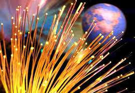 Komünikasyonda optik fiberler Bilgi transferinde hızlanma ile fiber optik teknolojisi telekomünikasyonda çığır açmıştır: Optik fiberler 1 saniyede en popüler TV dizisinin 3