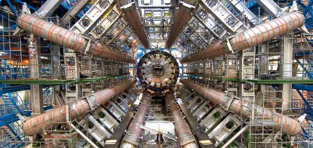Parçacık Fiziğine Adanmış Bir Ömür: Engin Arık CERN deki Büyük Hadron Hızlandırıcısı nın bütünsel görünüşü CERN Avrupa nın bilim alanında Rusya ve ABD ile liderlik mücadelesi yürüttüğü laboratuvar.