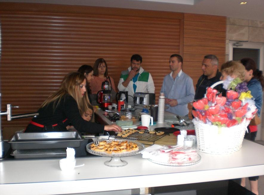 ETKİ NLİ KLER Site sakini anneler için, 13 Mayıs Anneler günü nde aileleri ile katıldıkları bir kahvaltı düzenlendi.