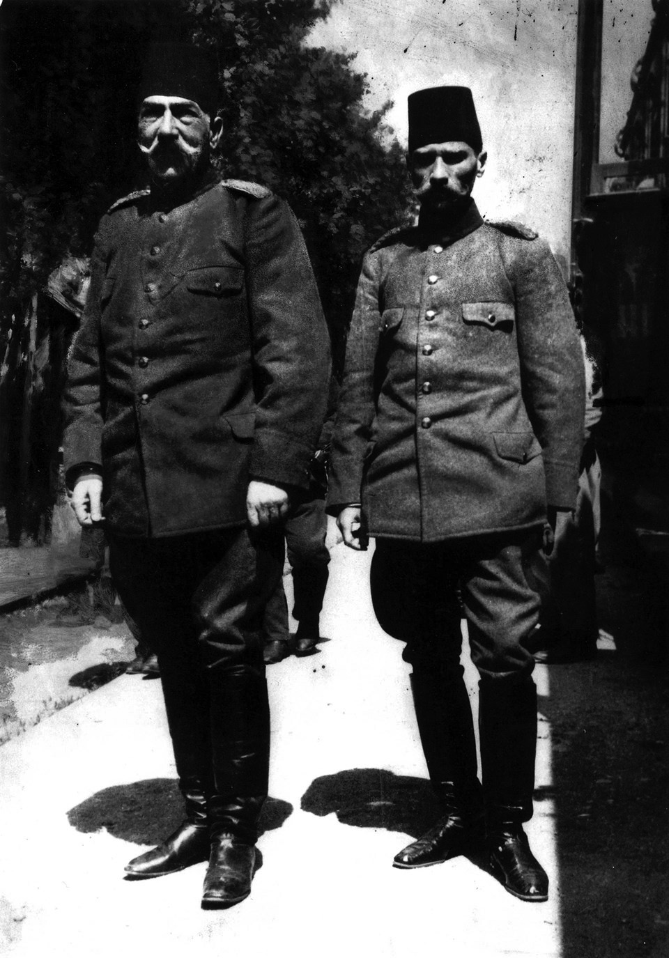 Hüseyin Hüsnü Paşa ve Mustafa Kemal Hareket Ordusu komutanı ve kurmay başkanı iken çalışmaya mecbur etmişti.