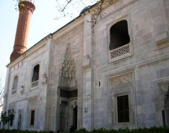 Erken Osmanlı Dönemi Resim 11.4 İznik Nilüfer Hatun İmareti Bursa da Çelebi Sultan Mehmet in yaptırdığı külliyenin bir parçası olan Yeşil Camii tabhaneli tipin en dikkat çekici örneklerinden biridir.