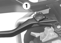 4 66 Kullanım z Pro sürüş modları ile ÖD ENDURO ve ENDURO PRO modlarında sadece iki ayar mümkündür: SOFT: Konforlu amortisör HARD: Spor amortisör Yay ön yükünü ayarlamak için: Motorun çalıştırılması