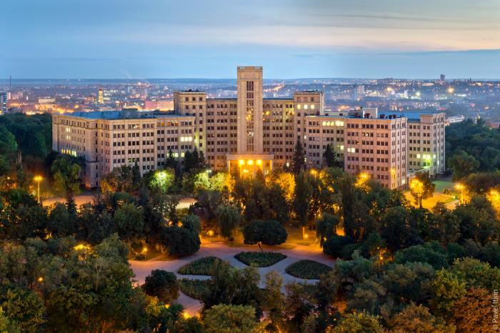 Harkov Karazin Üniversitesi Kharkov Karazin Üniversitesi 2 asırlık geçmişi ile Ukraynanın en eski ve köklü üniversitesi ünvanına sahiptir.