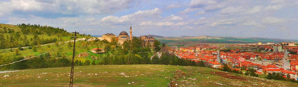 Camii ve Medresesi, Kurşunlu Camii ve Çatal Çeşme Camii sayılabilir. Ayrıca Afyonkarahisar merkez ilçesinde Osmanlı dönemine ait Taşhan ve Bedesten de önemli tarihi yapılardandır.