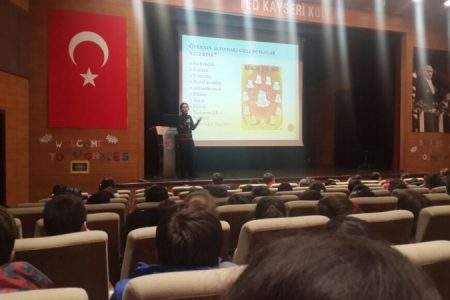 Semineri Okulumuz 5. ve 6. sınıf öğrencilerine 1 Aralık 2016 tarihinde okulumuz rehber öğretmeni Ece ÖZEL TÜLÜ tarafından konferans salonunda Öfke düzenlenmiştir.