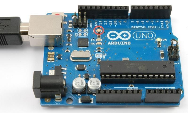 Bölüm 3: ARDUINO PROGRAMLAMA DİLİ Konu 3.5: LED YAKIP SÖNDÜRME (BLINK) UYGULAMASI Ayrıca, Arduino da sizin programlarınızda kullanmanız için devre içi bir Led bulunuyor.