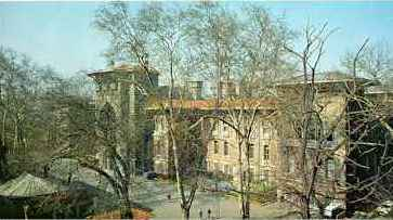 Resim 3.7. (Düyûn-ı Umûmiye Binası-Bu günkü İstanbul Erkek Lisesi) Bu idare ile 1881 yılından itibaren borçların ödenmesi için imparatorluğun mali kaynaklarına el kondu.