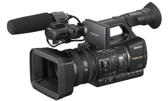 HXR-NX5E Üç adet 1/3 inç Exmor CMOS sensör full HD / SD kayıt yapan GPS'li NXCAM AVCHD video kamera Genel Bakış NXCAM ile yaratıcılığınızı ileri sarın Sony'nin ilk profesyonel AVCHD video kamerası,