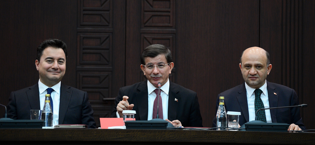 İstihdam paketi açıklandı Nisan 02, 2015-12:52:00 Başbakan Ahmet Davutoğlu, Başbakanlık Çankaya Köşkü'ndeki İstihdam, Sanayi Yatırımı ve Üretimi Destekleme Paketi'ne ilişkin basın toplantısı