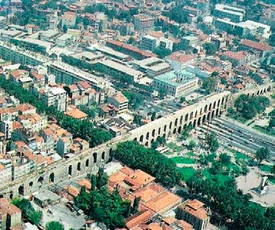 Roma dönemi barajları içinde, Çavdarhisar (taşkından koruma ve sulama, Aizanoi, Kütahya), Örükaya (sulama, Çorum), Böget (içmesuyu, Niğde); Jüstinyan döneminde ise (527-565), Dara barajı sayılabilir.