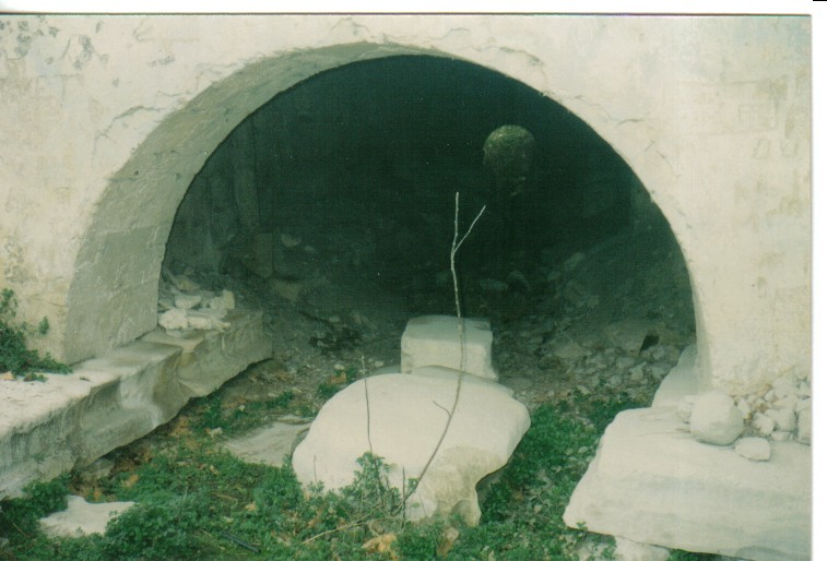 Eskihisar köyü içindeki su yolu (Fotoğraf Bildirici 1994) Eskihisar