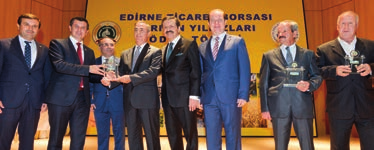 Edirne de Tarımın Yıldızları ödüllerini aldı Edirne Ticaret Borsası'nın organize ettiği Tarımın Yıldızları" ödül töreninde konuşan TOBB Başkanı Hisarcıklıoğlu, Türkiye de tarım ve hayvancılığın ihmal
