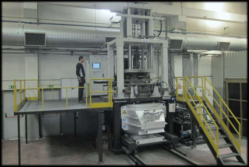 Üretim Prosesi Alçak Basınç Döküm Özel tasarım, son teknoloji alçak basınçlı döküm makinası Hareketli dosaj fırını (800 kg), hava & su soğutma