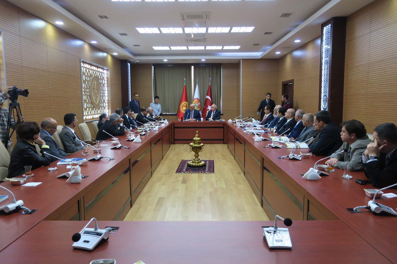 DTİK Avrasya Bölge Komitesi, Kırgızistan-Türkiye Manas Üniversitesi Rektörü Prof. Dr. Sebahattin Balcı ya makamında ziyaret gerçekleştirdi.