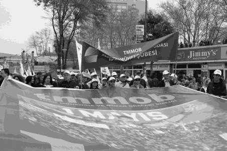 2010 ve 2011 1 MAYISLARINDA 1 MAYIS ALANINDAYDIK 2010 yılında, Taksim'de 32 yıl sonra kitlesel 1 Mayıs kutlamaları için yüzbinlerce emekçi meydanı doldurdu.