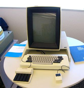 Xerox alto Intel 8080 Nisan 1974 yılında intel şirketi yeni nesil işlemcisini görüceye çıkardı. 8-bit, 2 Mhz hıza sahip, 6bin transistöre sahipti.