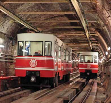 Elektrikli Tünel V agonların hattın tam ortasında yer alan karşılaşma noktaları dışında demiryolu tek hatta çevrilmiştir. 2. Raylara bağlı olarak yolcu hareketi de değişmiştir.