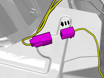 36 Römork modülünden (TRM) sökülen iki pimli gri konnektörü serilen kablo demeti üzerindeki ilgili konnektöre bağlayın.